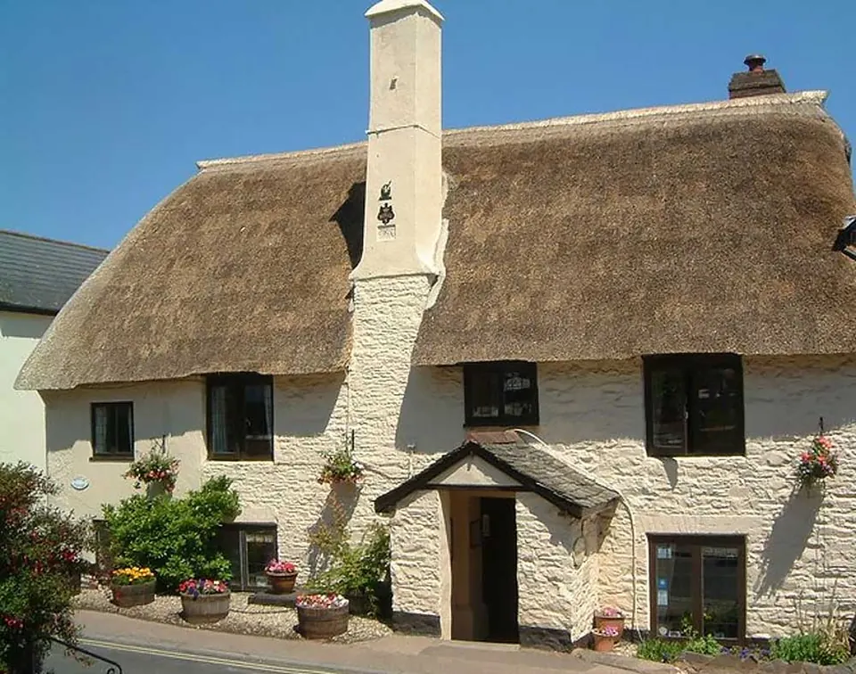 Thatched front of Myrtle Cottage on Porlock High Street