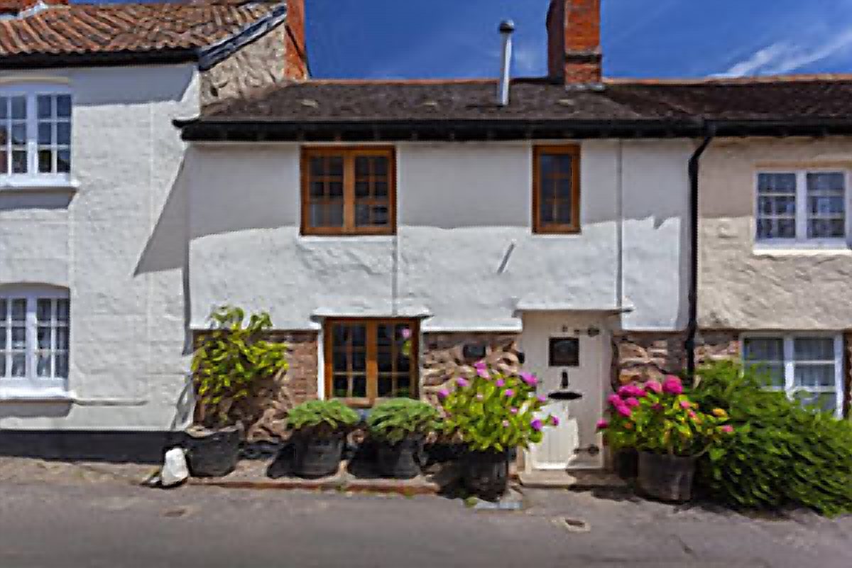 Pebble Cottage in a quiet corner of Dunster